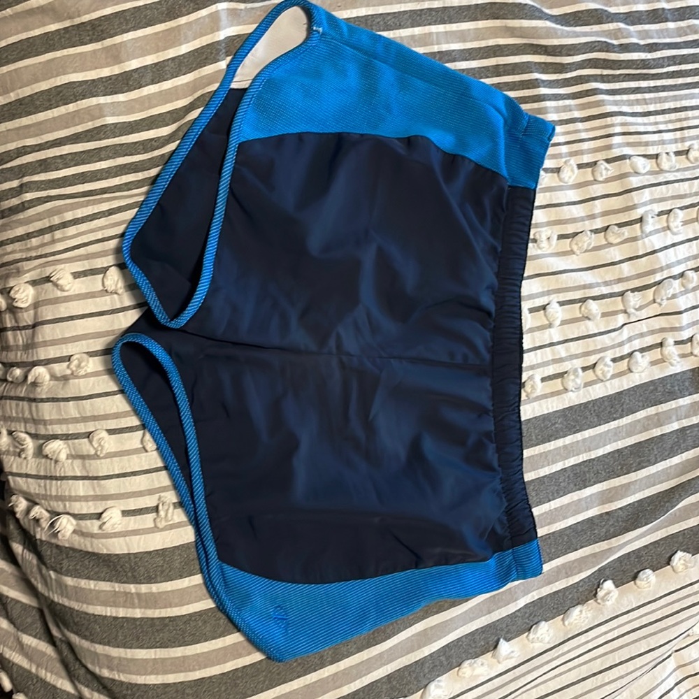 Navy/blue shorts